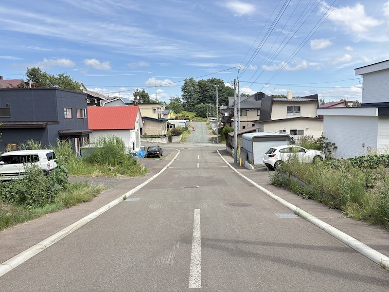 美山町南１０丁目３７番　土地 現地写真（前面道路含む現地写真）