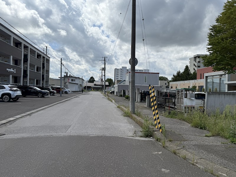 南仲町１丁目３１番　土地 現地写真（前面道路含む現地写真）