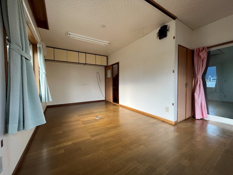 緑ヶ丘５丁目３１番　戸建て 内観写真（リビング以外の居室）