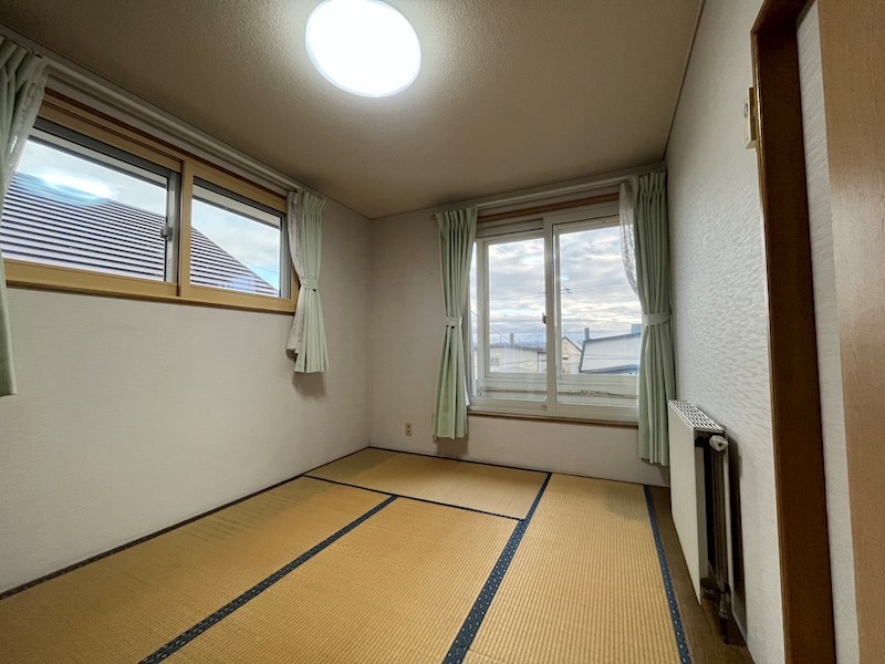 緑ヶ丘５丁目３１番　戸建て 内観写真（リビング以外の居室）