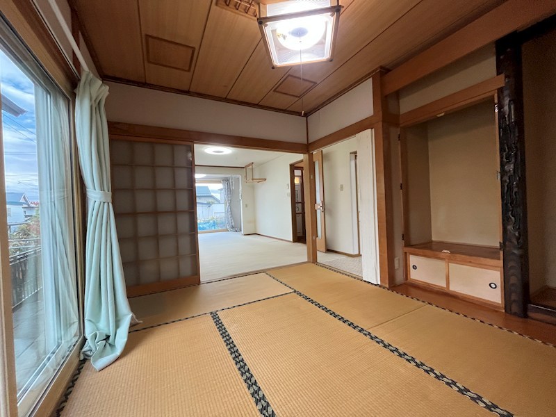 緑ヶ丘５丁目３１番　戸建て 内観写真（リビング以外の居室）