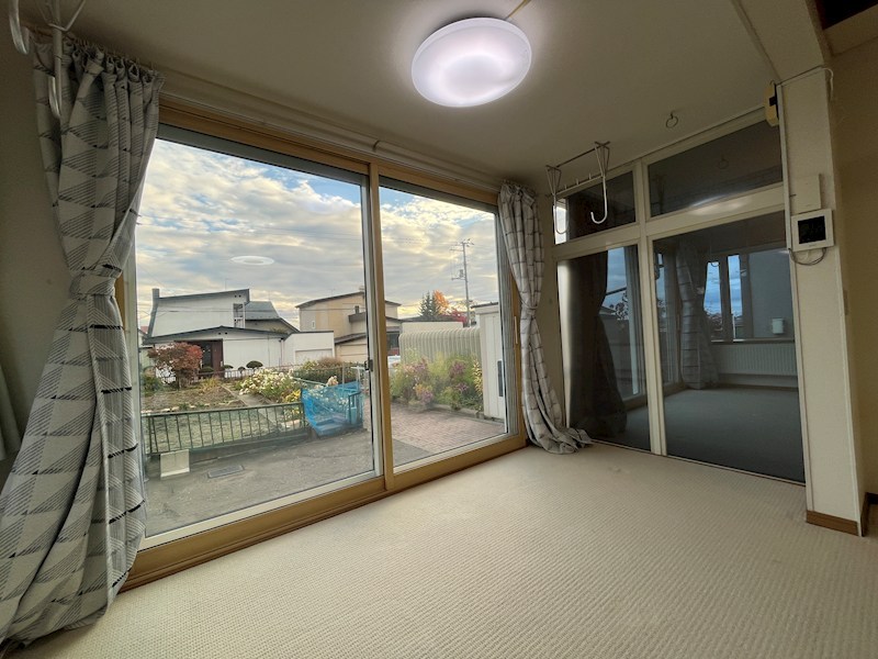 緑ヶ丘５丁目３１番　戸建て 内観写真（リビング以外の居室）