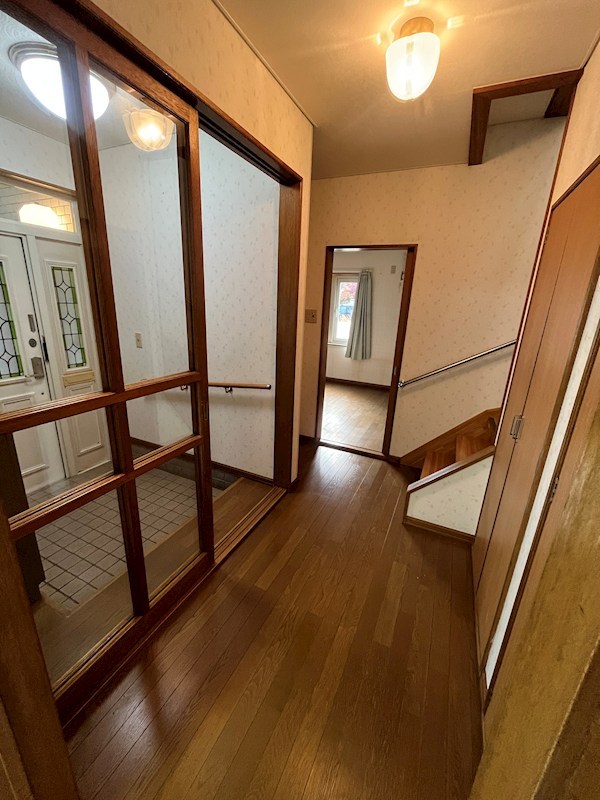 緑ヶ丘５丁目３１番　戸建て 現地写真（玄関）