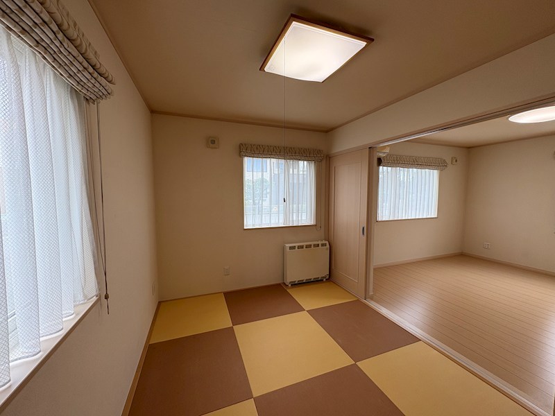 ひかり野１丁目１０番　戸建て 内観写真（リビング以外の居室）