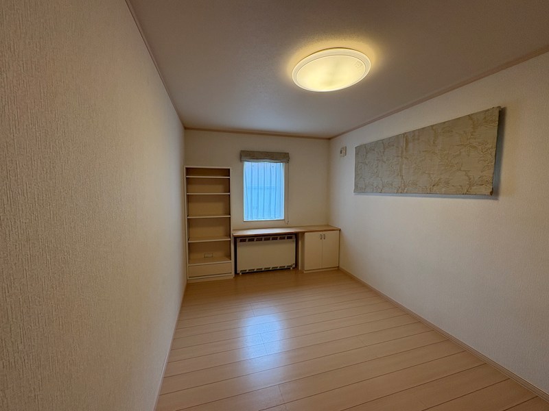 ひかり野１丁目１０番　戸建て 内観写真（リビング以外の居室）