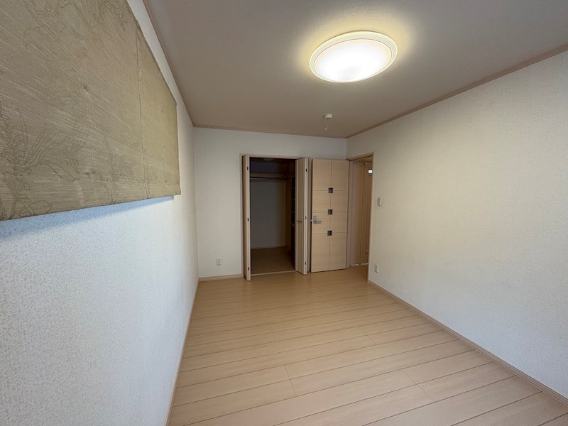ひかり野１丁目１０番　戸建て 内観写真（リビング以外の居室）