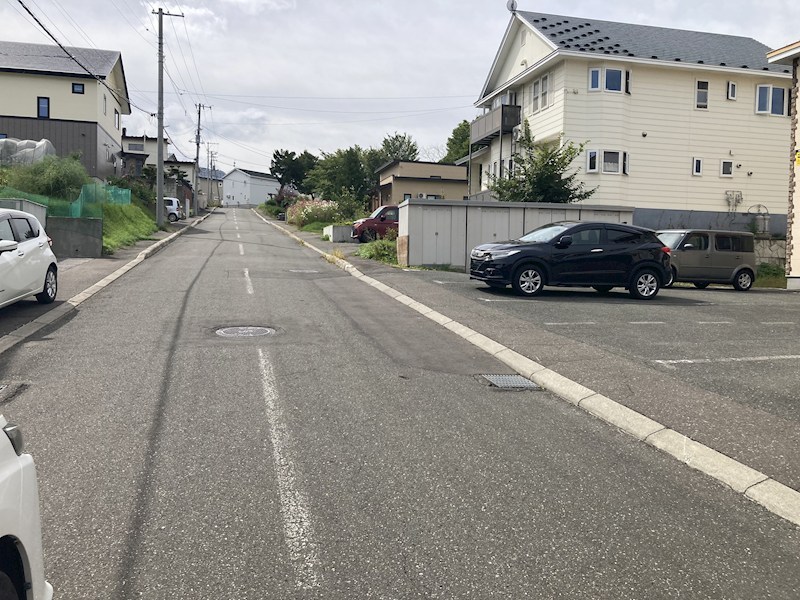 東陵町１７０番　共同住宅 現地写真（前面道路含む現地写真）