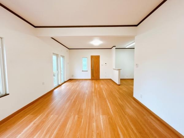 中ノ島町３丁目５番　戸建て 内観写真（リビング）