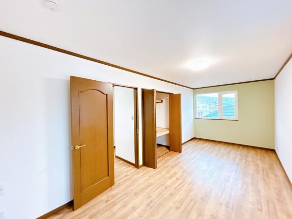 中ノ島町３丁目５番　戸建て 内観写真（リビング以外の居室）