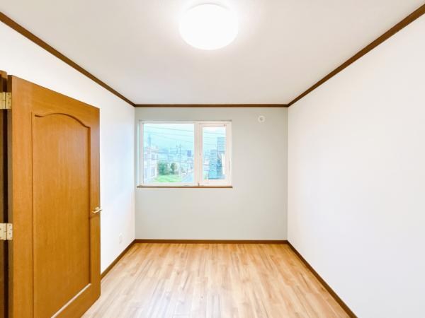 中ノ島町３丁目５番　戸建て 内観写真（リビング以外の居室）