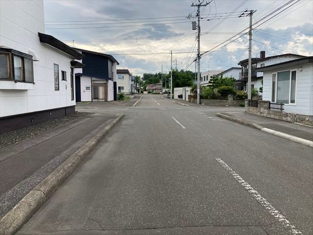 朝日町４８番　戸建て 現地写真（前面道路含む現地写真）