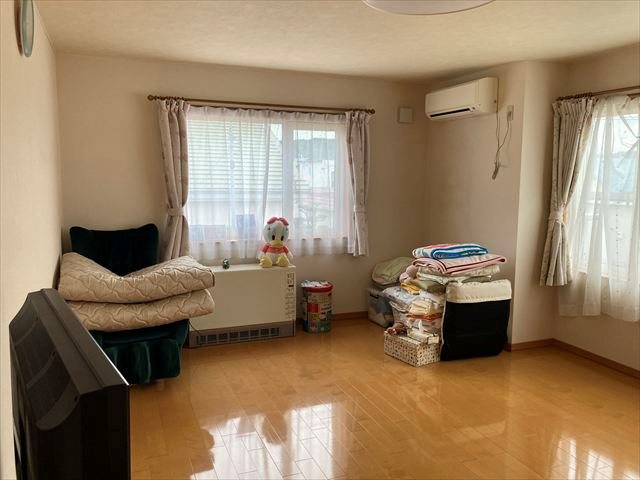朝日町４８番　戸建て 内観写真（リビング以外の居室）