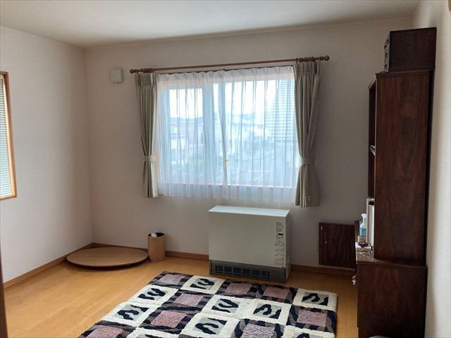 朝日町４８番　戸建て 内観写真（リビング以外の居室）