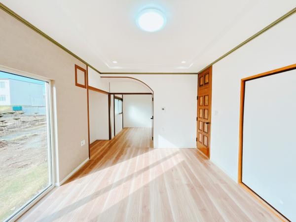 桜町５丁目１０番　戸建て 内観写真（リビング）