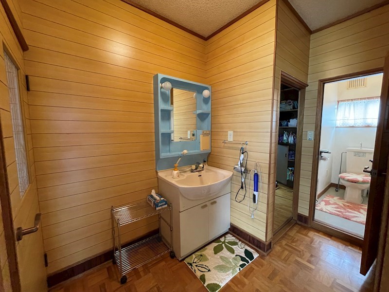 高栄西町３丁目１８３番　戸建て 内観写真（洗面台・洗面所）