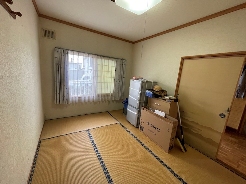 高栄西町３丁目１８３番　戸建て 内観写真（リビング以外の居室）