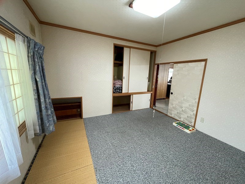 高栄西町３丁目１８３番　戸建て 内観写真（リビング以外の居室）