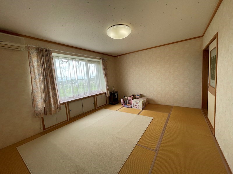 高栄西町３丁目１８３番　戸建て 内観写真（リビング以外の居室）