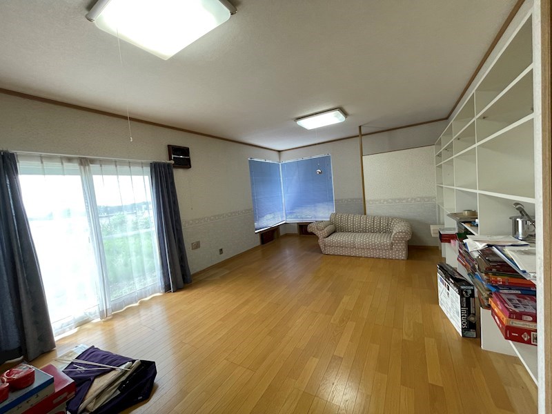高栄西町３丁目１８３番　戸建て 内観写真（リビング以外の居室）