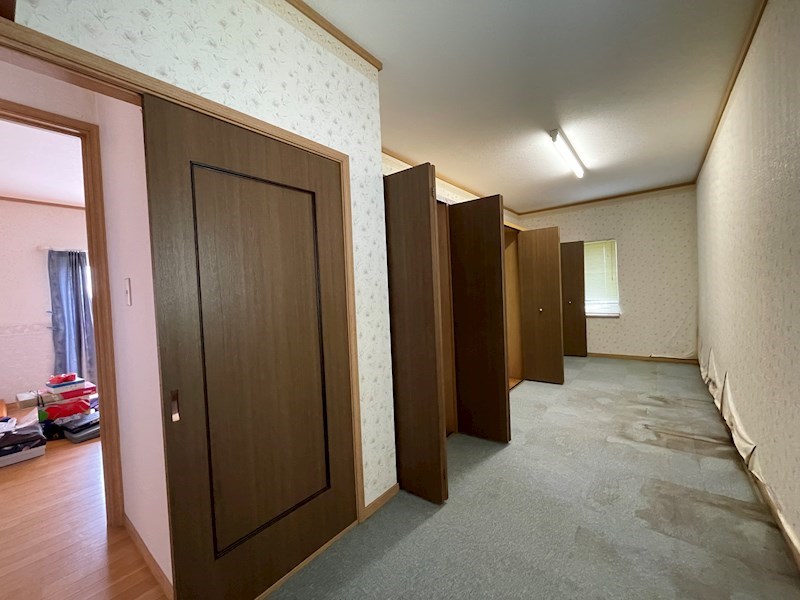 高栄西町３丁目１８３番　戸建て 内観写真（収納）
