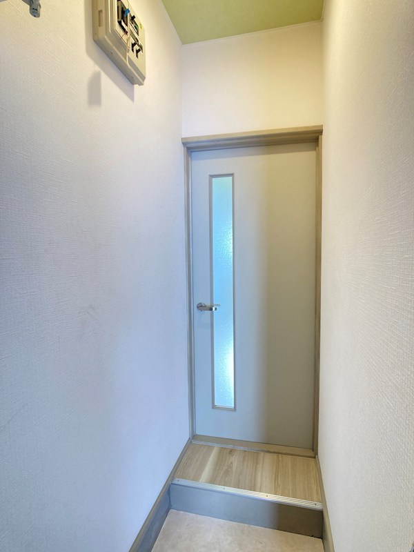 栄町４丁目７番　共同住宅 現地写真（玄関）