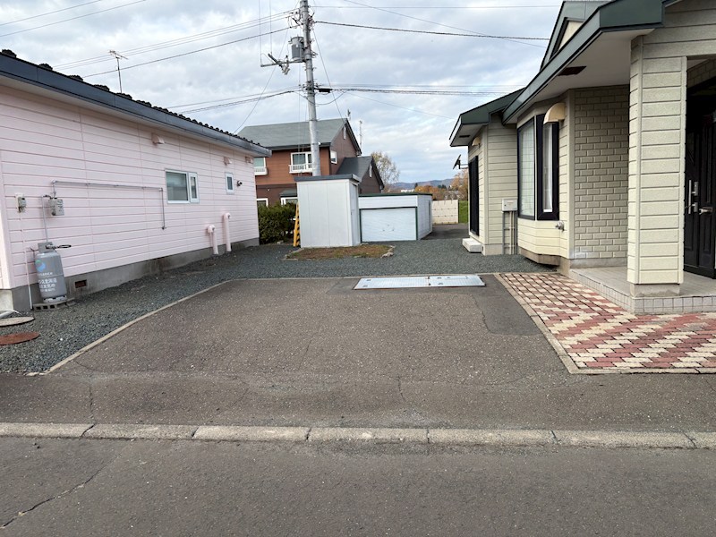 川東２１番　戸建て 現地写真（駐車場）