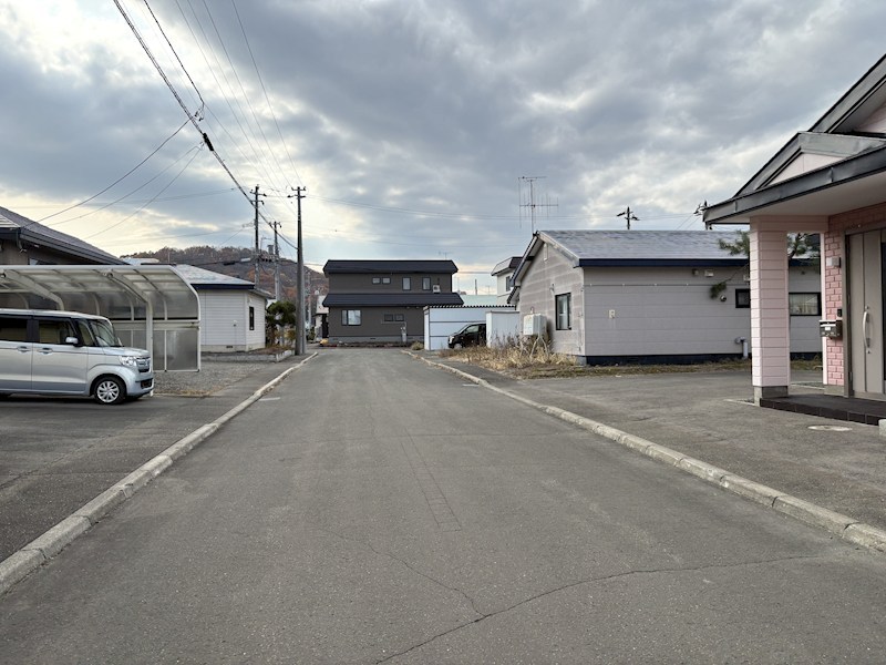 川東２１番　戸建て 現地写真（前面道路含む現地写真）