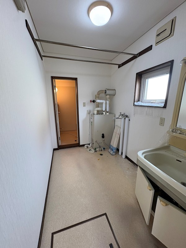 川東２１番　戸建て 内観写真（洗面台・洗面所）
