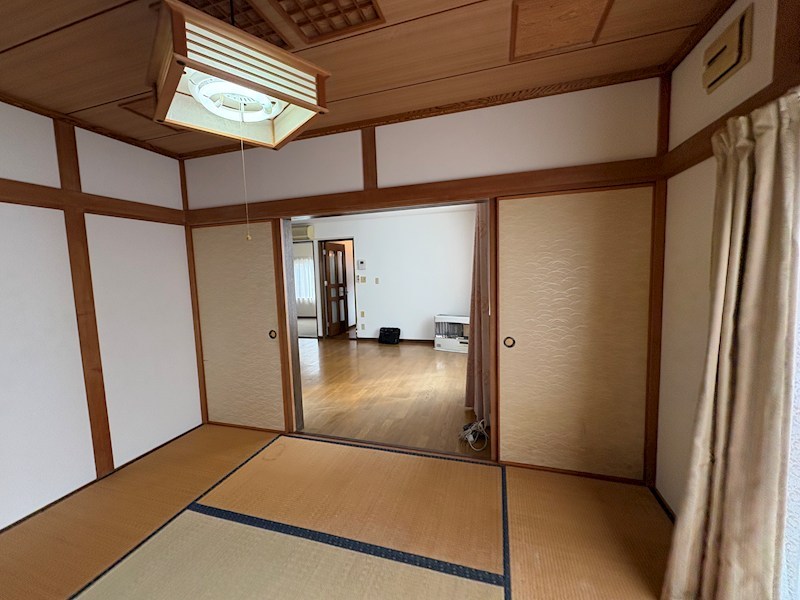 川東２１番　戸建て 内観写真（リビング以外の居室）