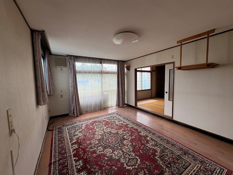 東陵町１０４番　戸建て 内観写真（リビング）