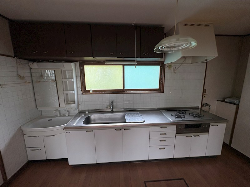 東陵町１０４番　戸建て 内観写真（キッチン）