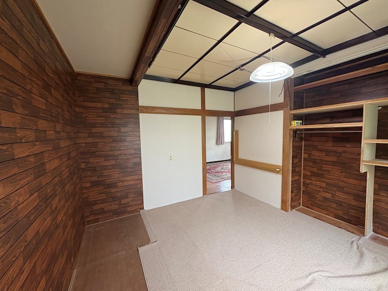東陵町１０４番　戸建て 内観写真（リビング以外の居室）