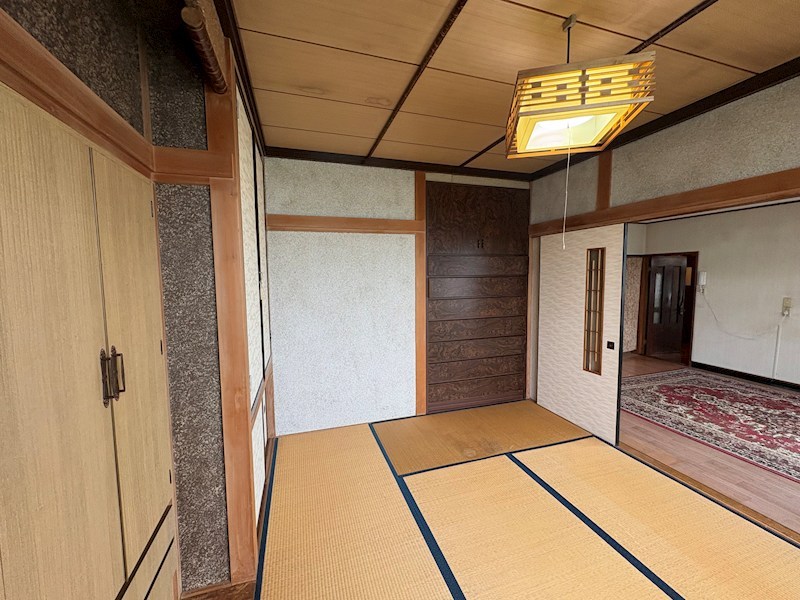 東陵町１０４番　戸建て 内観写真（リビング以外の居室）