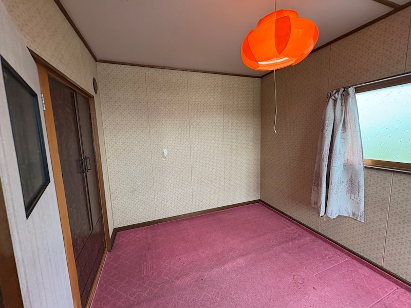 東陵町１０４番　戸建て 内観写真（リビング以外の居室）