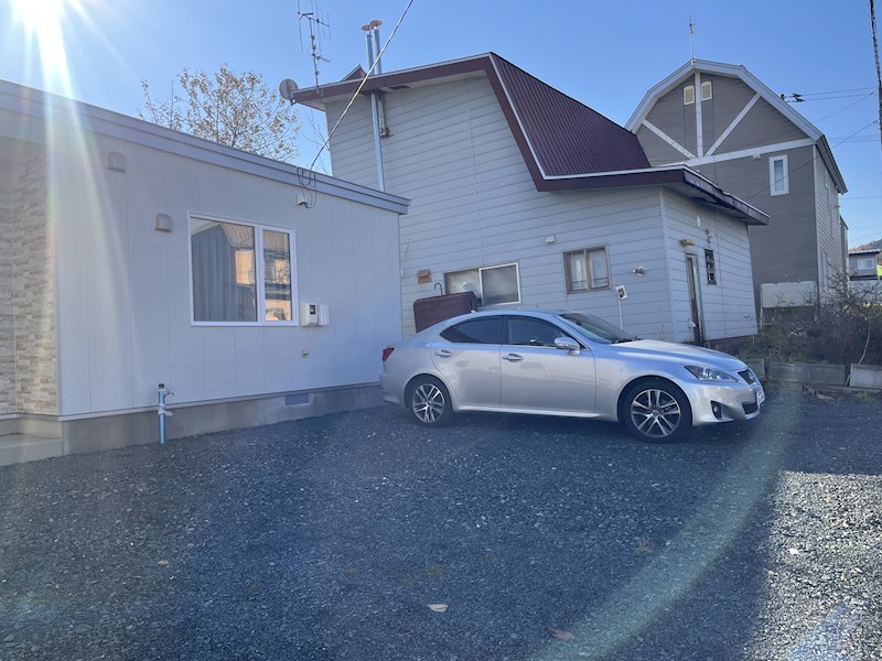 美山町西５丁目４７番　戸建て 現地写真（駐車場）