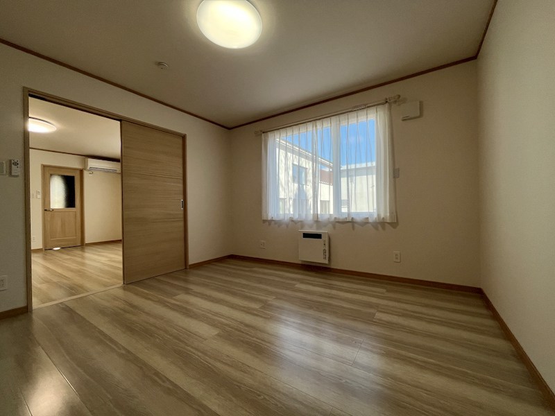 美山町西５丁目４７番　戸建て 内観写真（リビング以外の居室）