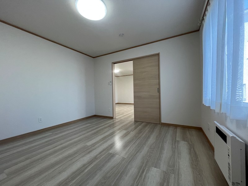美山町西５丁目４７番　戸建て 内観写真（リビング以外の居室）