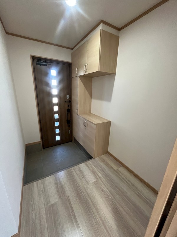 美山町西５丁目４７番　戸建て 現地写真（玄関）