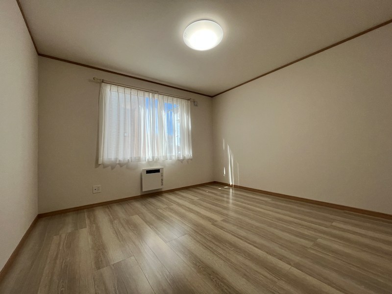 美山町西１丁目５０番　戸建て 内観写真（リビング以外の居室）