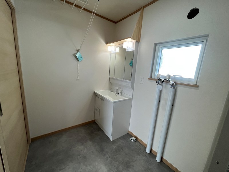 美山町南９丁目３６番　戸建て 内観写真（洗面台・洗面所）