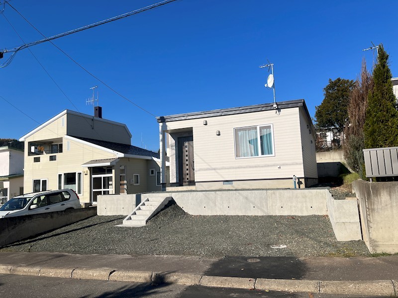 美山町南９丁目３６番　戸建て 現地写真（駐車場）