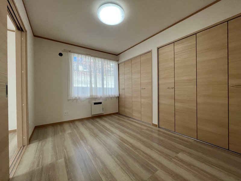 美山町南９丁目３６番　戸建て 内観写真（リビング以外の居室）