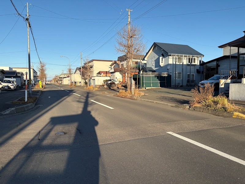 南町２丁目２番　土地 現地写真（前面道路含む現地写真）