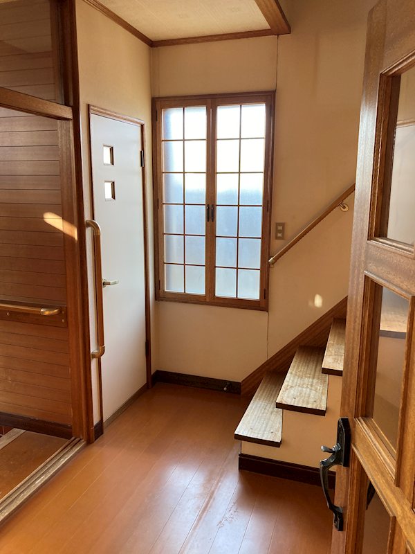 高栄東町１丁目１４７番　戸建て 現地写真（玄関）