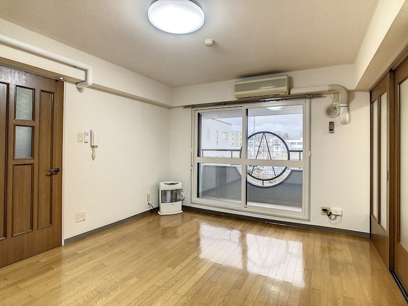 栄町１丁目６番　共同住宅 内観写真（リビング）