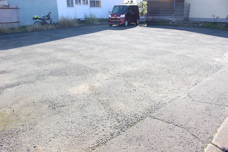 栄町１丁目６番　共同住宅 現地写真（駐車場）