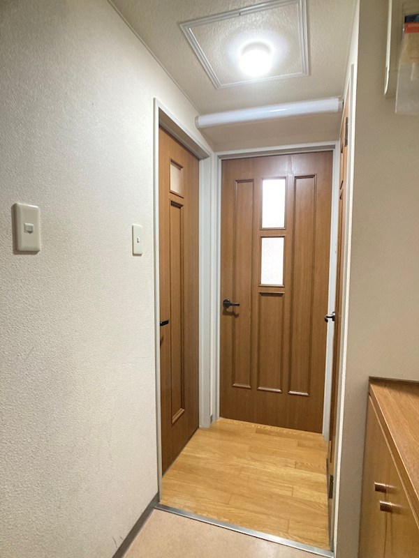 栄町１丁目６番　共同住宅 現地写真（玄関）