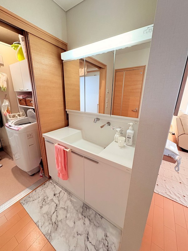 桜町５丁目３４番　戸建て 内観写真（洗面台・洗面所）