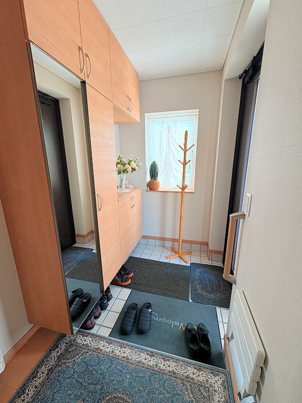 桜町５丁目３４番　戸建て 現地写真（玄関）