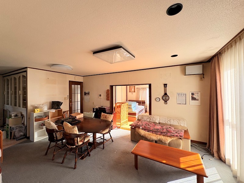 桜町５丁目３４番　戸建て 内観写真（リビング）